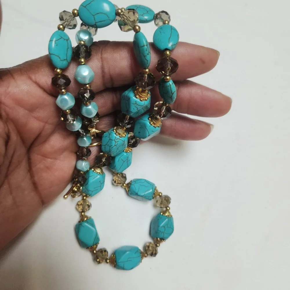 Stone Necklace Turquoise color‎ Gold Tone Toggle  Smoky Crystal 24 Inch